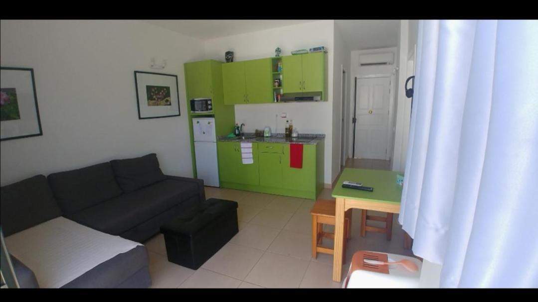 Private Room & Sunny Terrace San Bartolomé Exterior foto